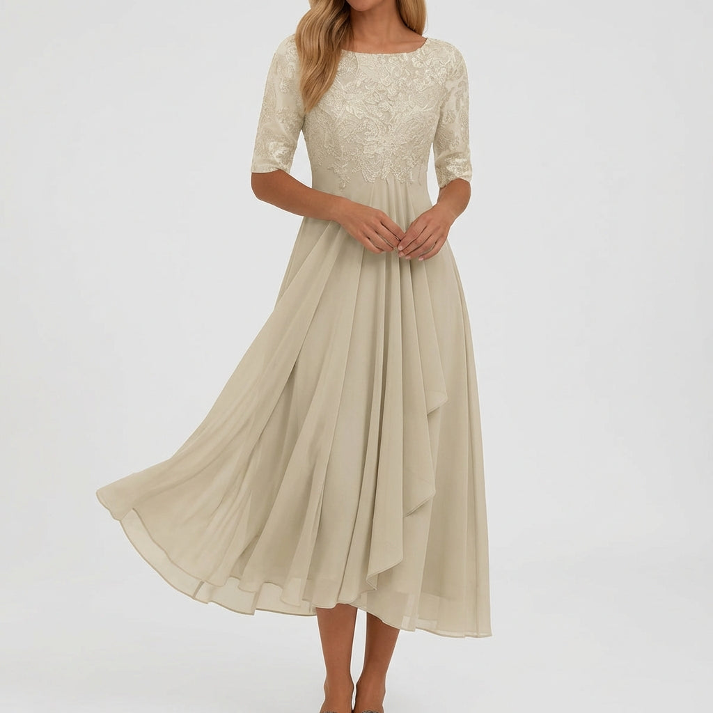 Robe midi en mousseline beige à manches trois-quarts avec haut en dentelle et jupe fluide évasée