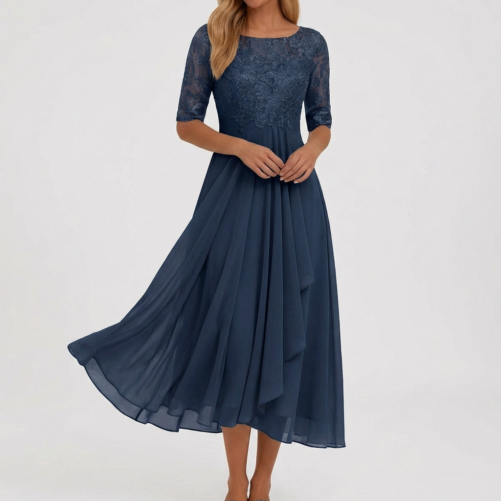 Robe midi en mousseline bleu marine à manches trois-quarts avec haut en dentelle et jupe fluide évasée