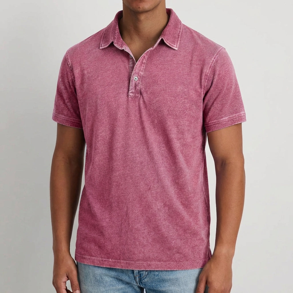 Polo homme rose bordeaux à manches courtes avec col boutonné et poche poitrine, coupe décontractée