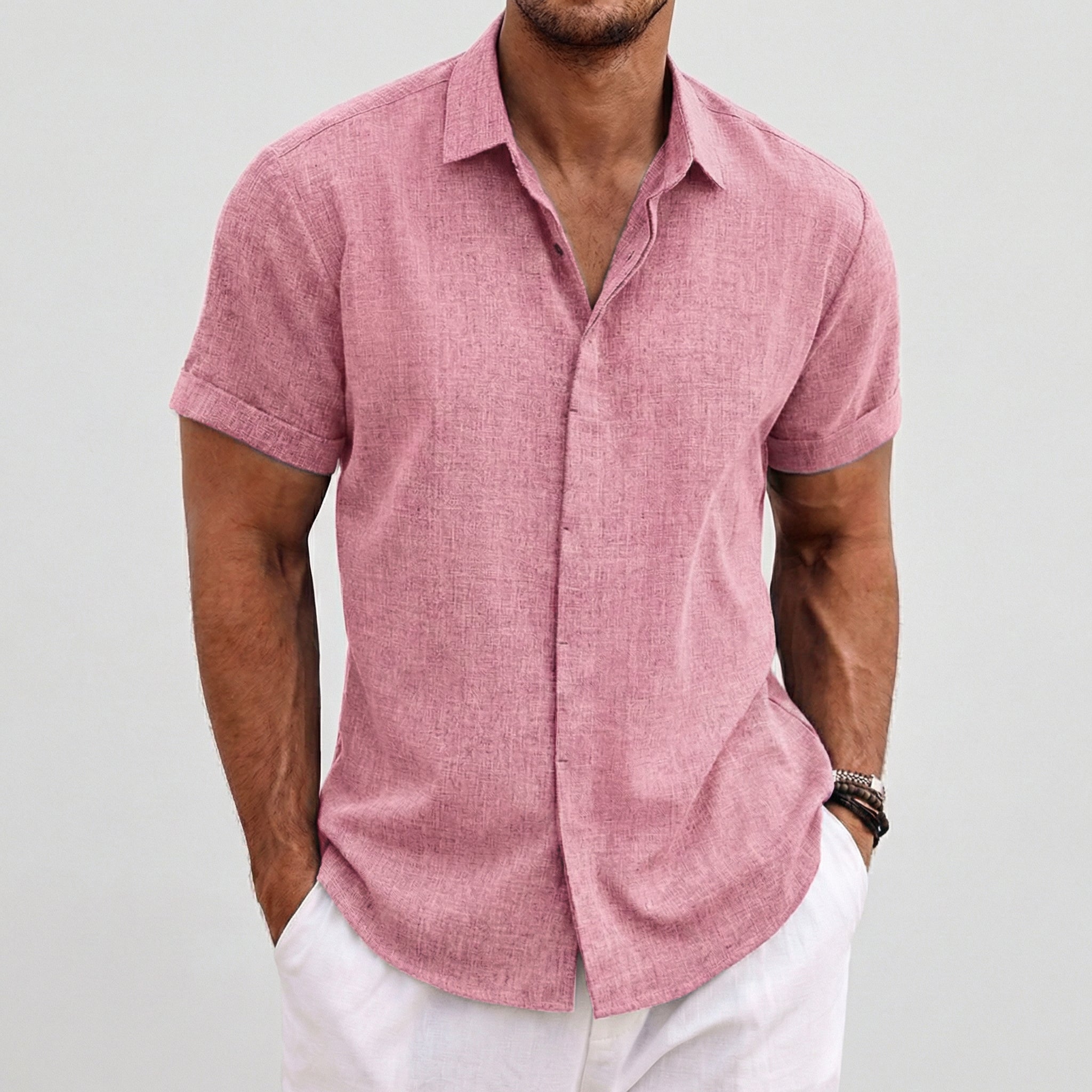 Chemise homme rose à manches courtes en lin avec col cubain et poche poitrine, coupe décontractée