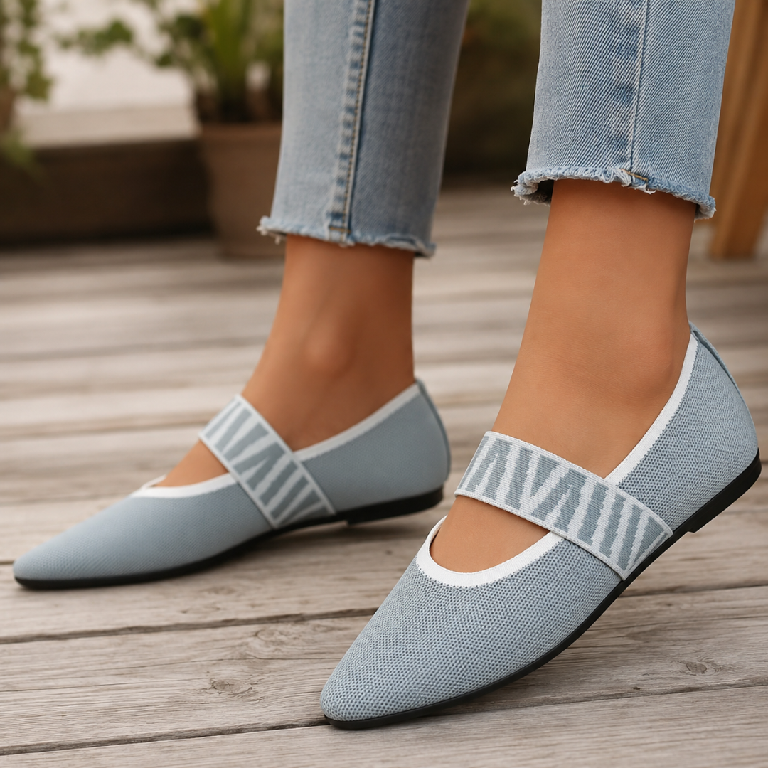 Ballerines bleu clair à bout pointu, bride imprimée et liseré blanc contrastant