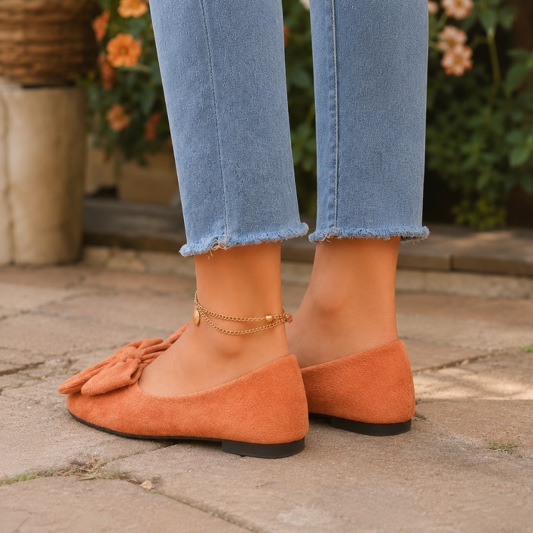 Ballerines femme orange de profil, tige basse et semelle fine à talon plat