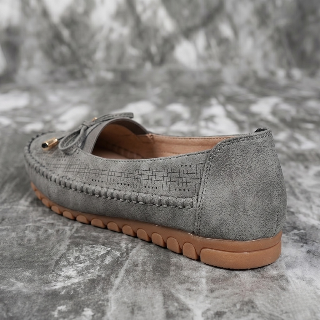 Ballerines Selena gris vue rapprochée nœud doré, détail avant