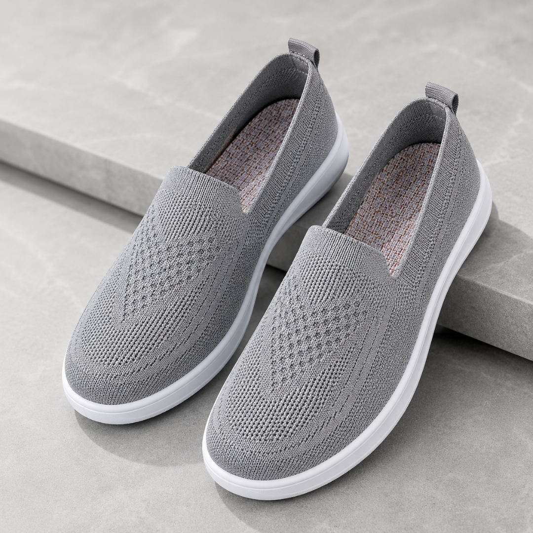 Baskets femme grises sans lacets, perforations centrales et bout arrondi souple