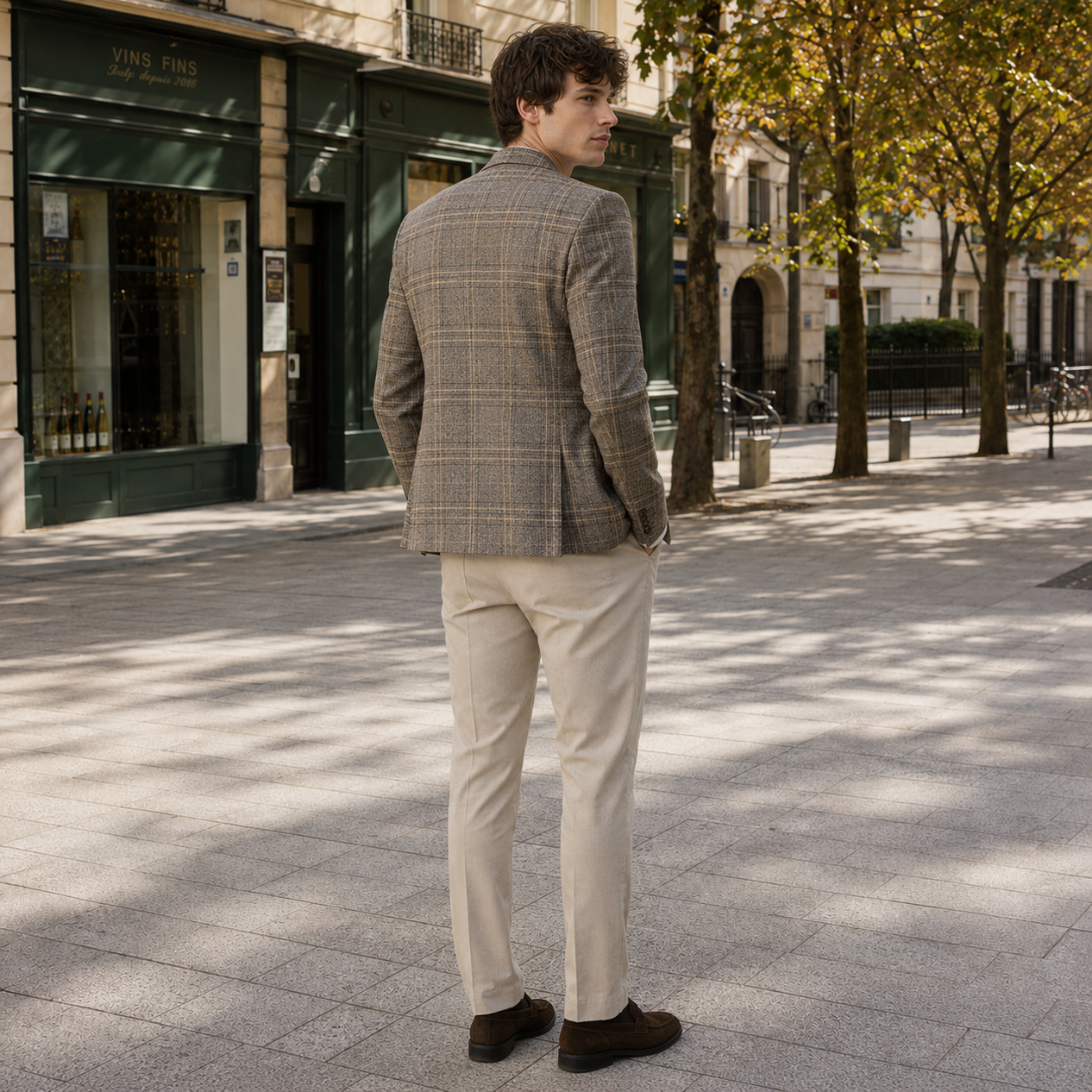 Vue de dos du blazer homme à carreaux beige avec fente centrale au dos