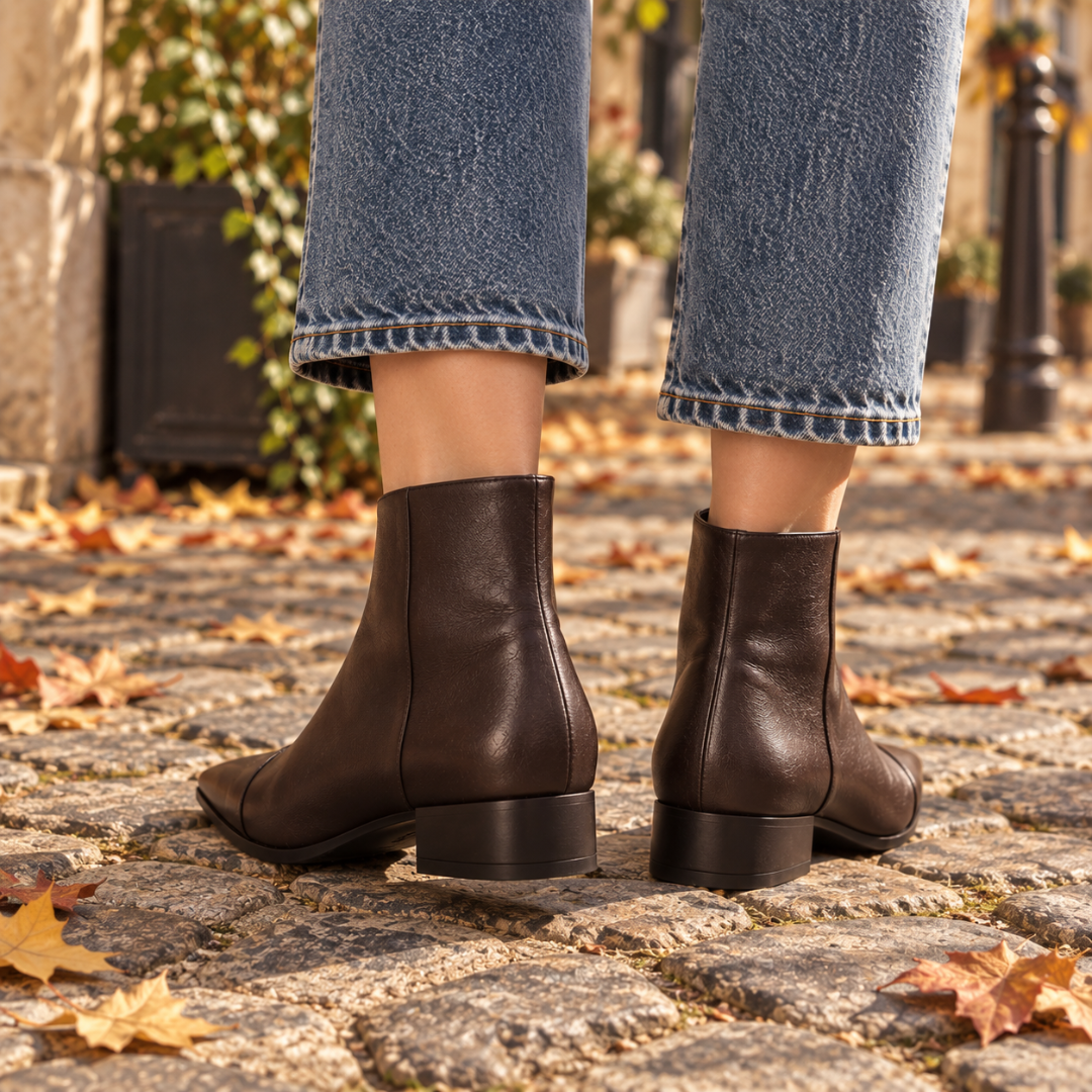 Bottines femme marron vues de dos, couture arrière et talon bloc bas