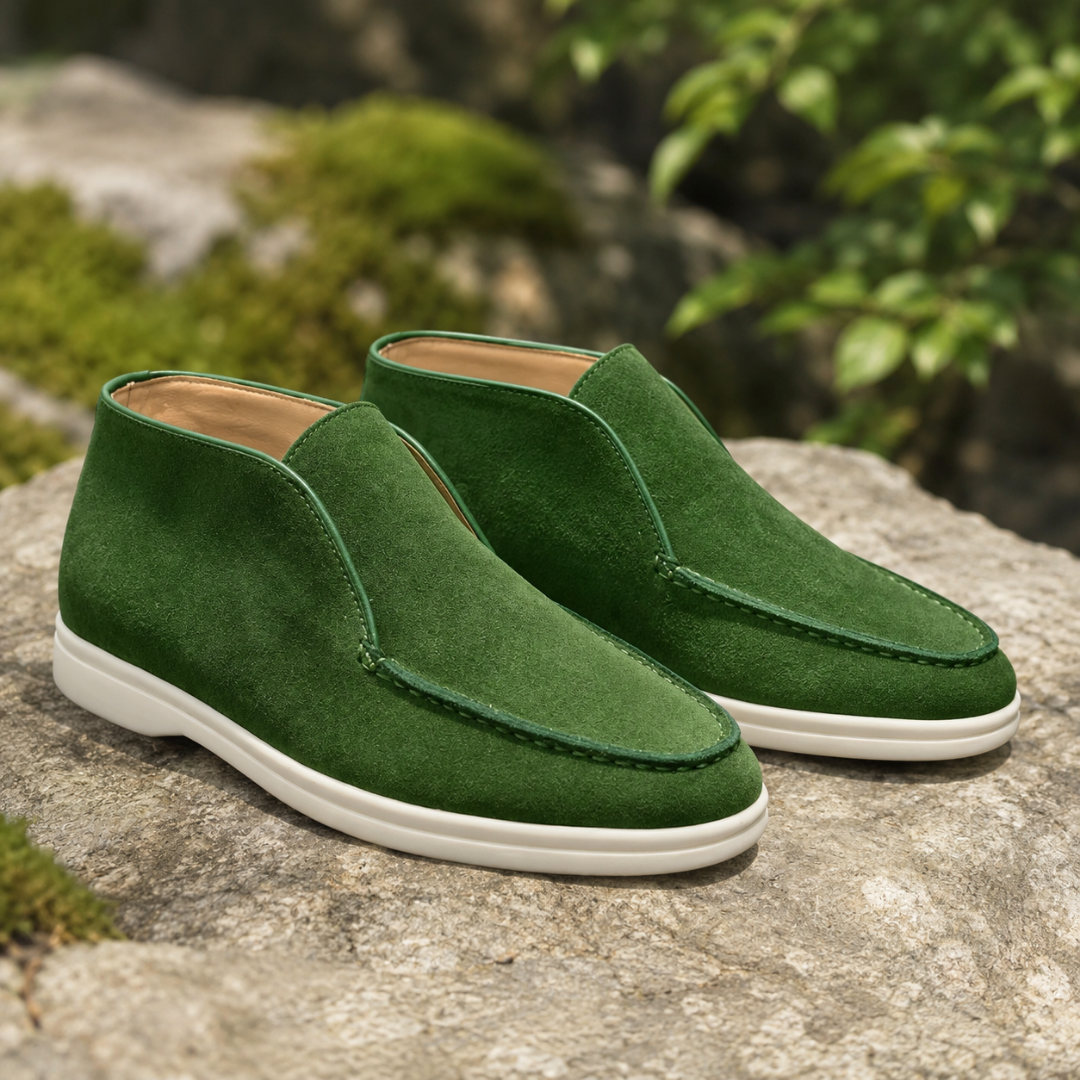 Bottines vertes homme à enfiler, tige montante et semelle blanche contrastante