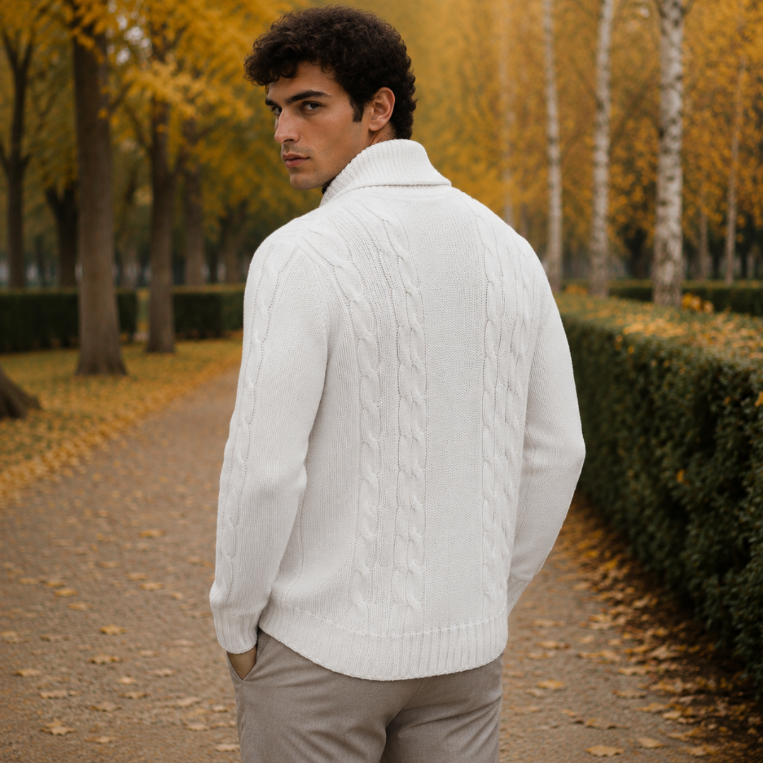 Dos du cardigan homme blanc avec torsades verticales et bas côtelé