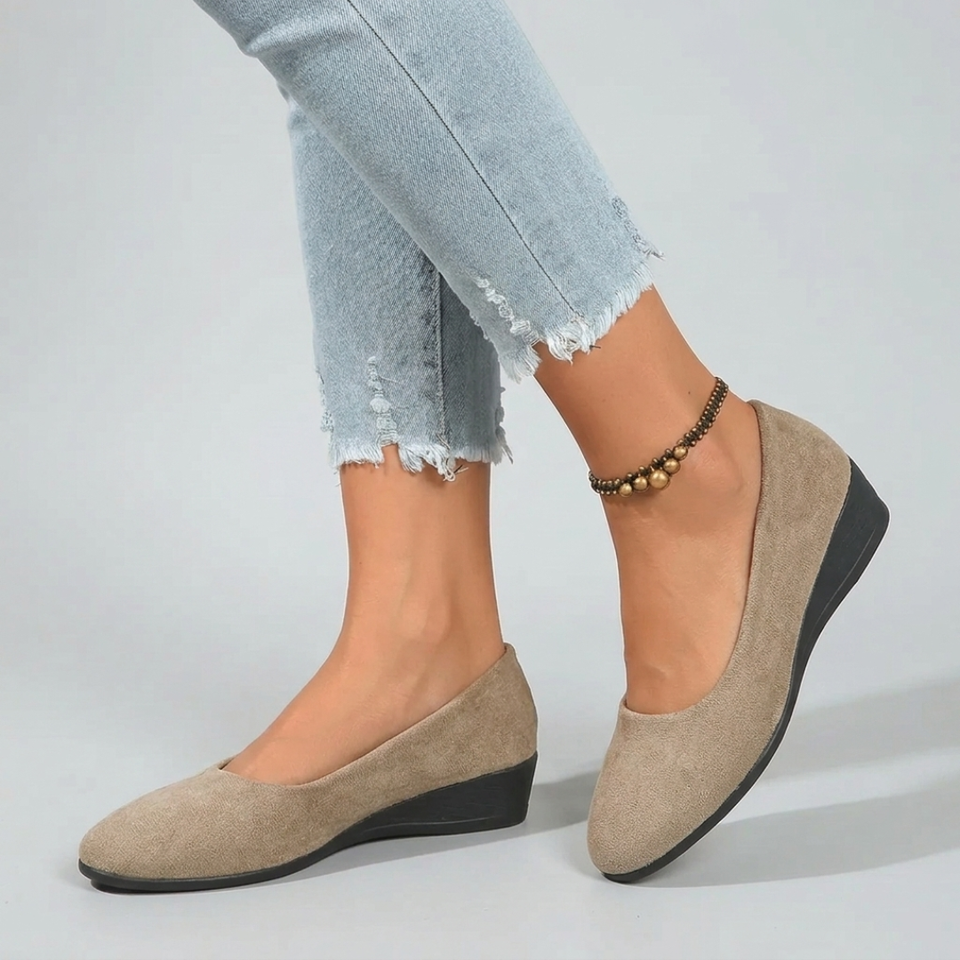 Chaussures compensées femme en daim khaki, vue de côté
