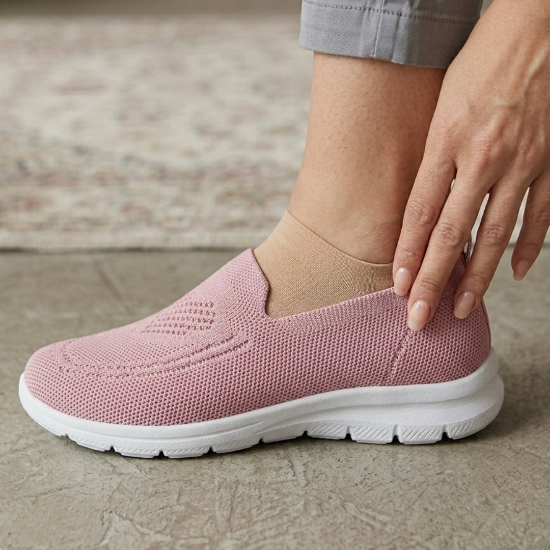 Paire de chaussures slip-on femme rose posée, vue de face