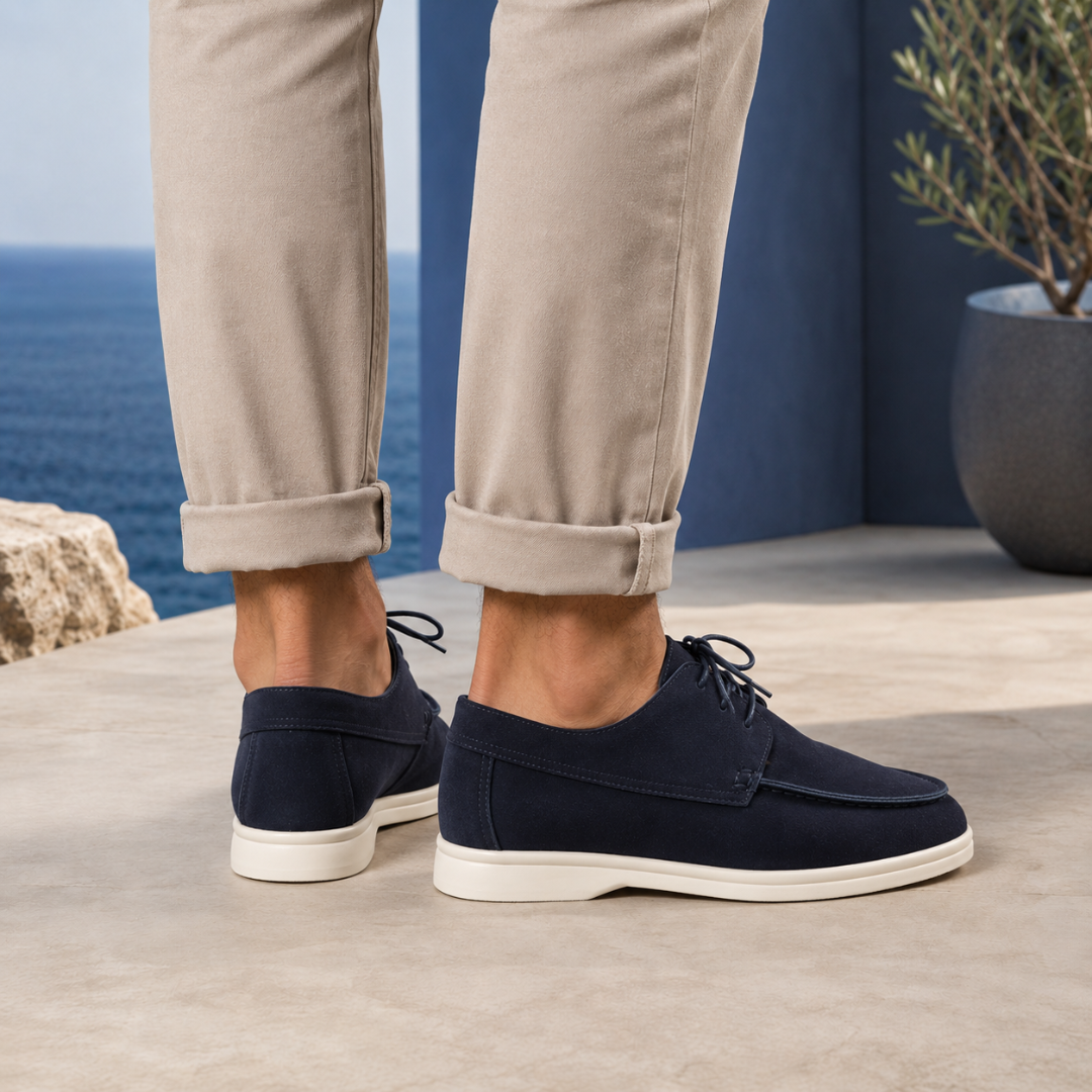 Chaussures homme bleu marine à talon net et semelle blanche vues de dos