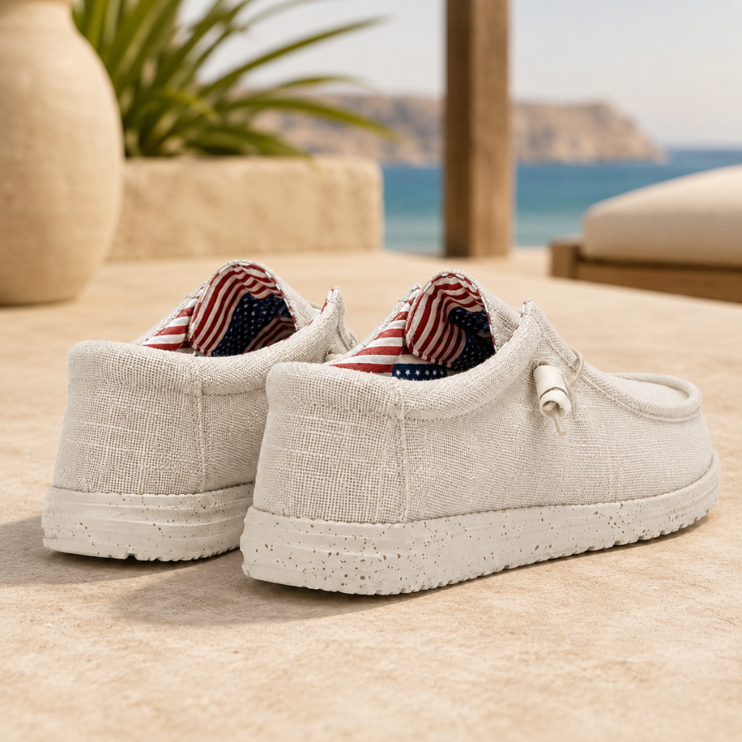Vue arrière des chaussures homme blanches, doublure étoiles et rayures et semelle crantée