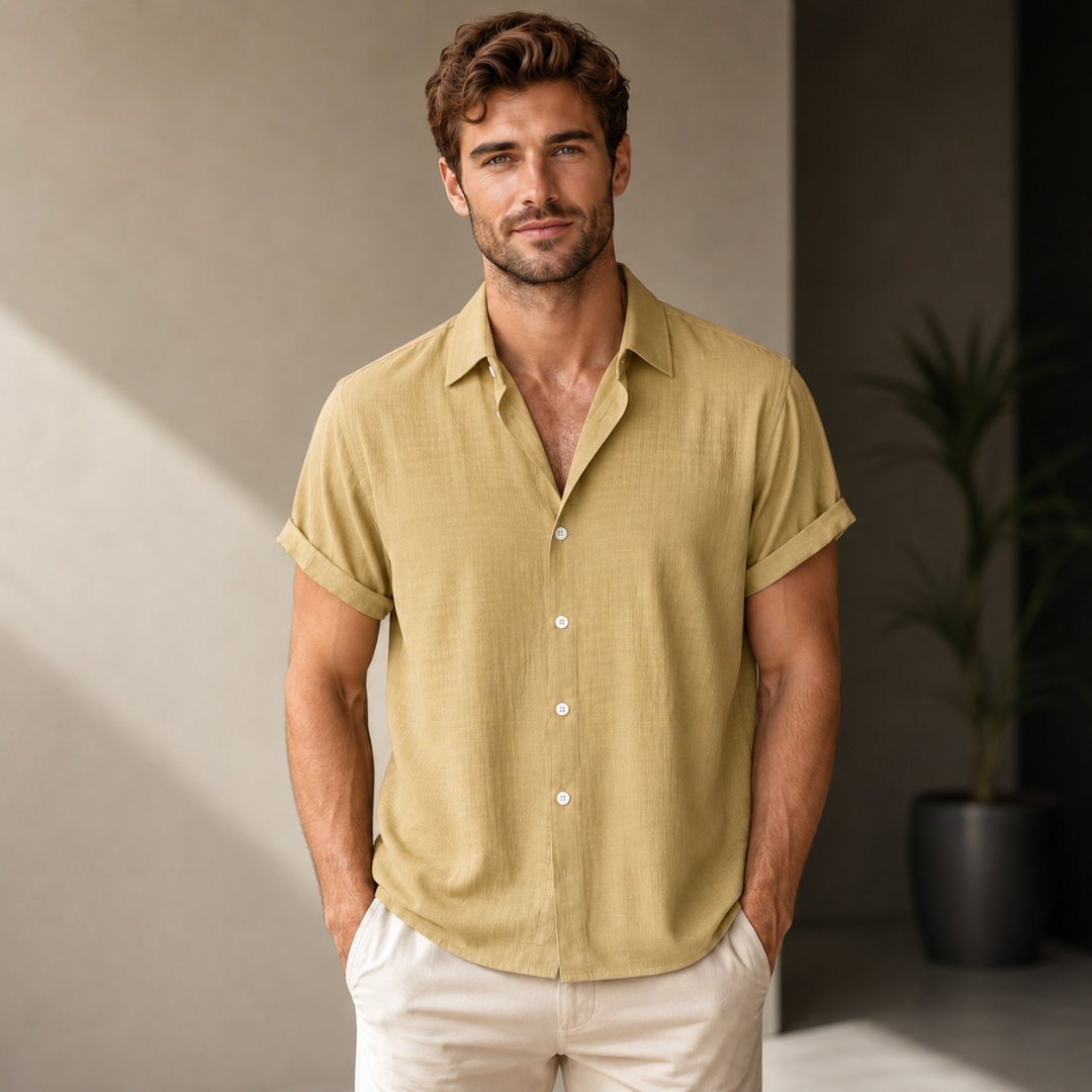 Chemise homme manches courtes jaune foncé, coupe droite décontractée