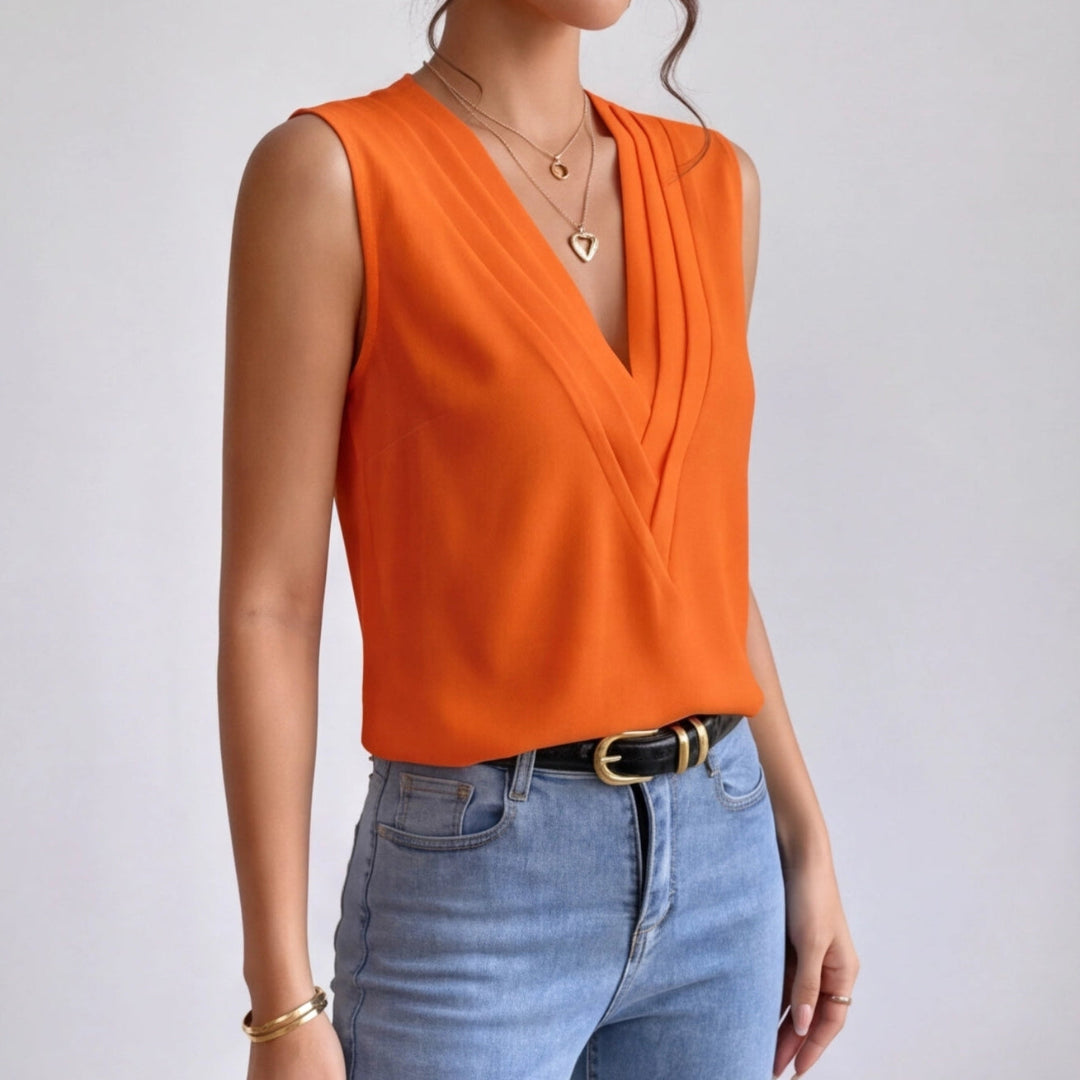 Chemisier orange col V croisé porté avec un jean, vue de trois quarts
