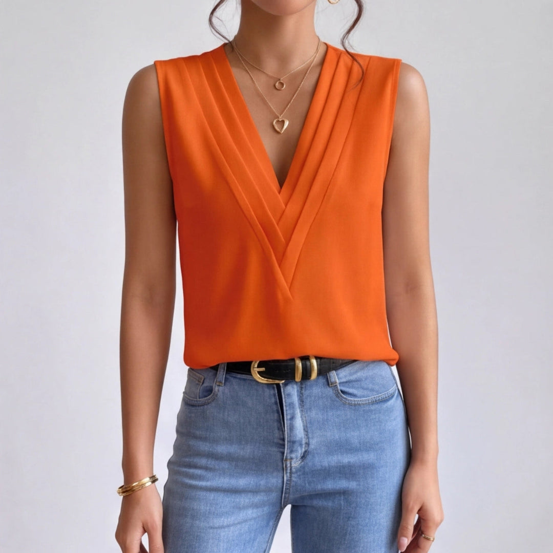 Chemisier femme orange sans manches, détail col cache-cœur et tissu fluide