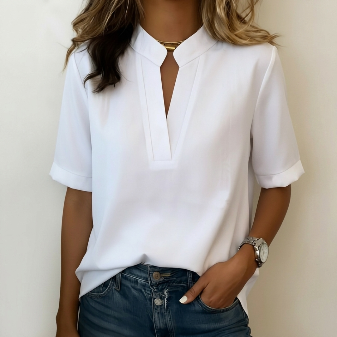 Chemisier femme col V manches courtes en blanc, vue de face
