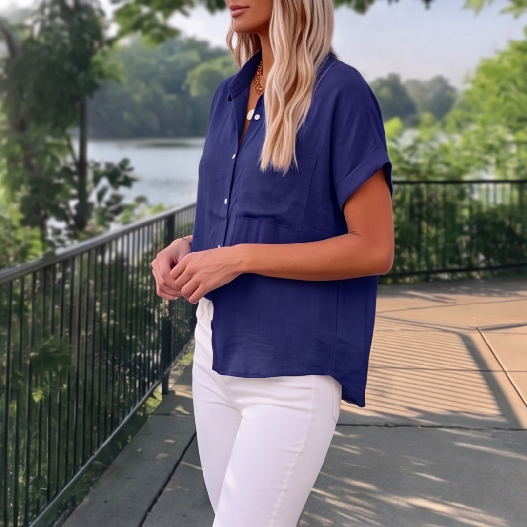 Chemisier bleu marine col chemise et poche poitrine vue rapprochée