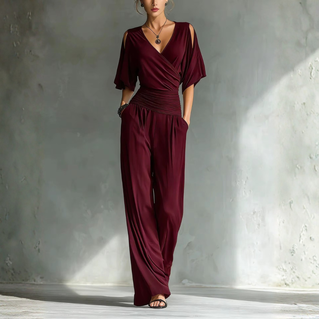 Combinaison femme bordeaux col en V manches courtes élégante