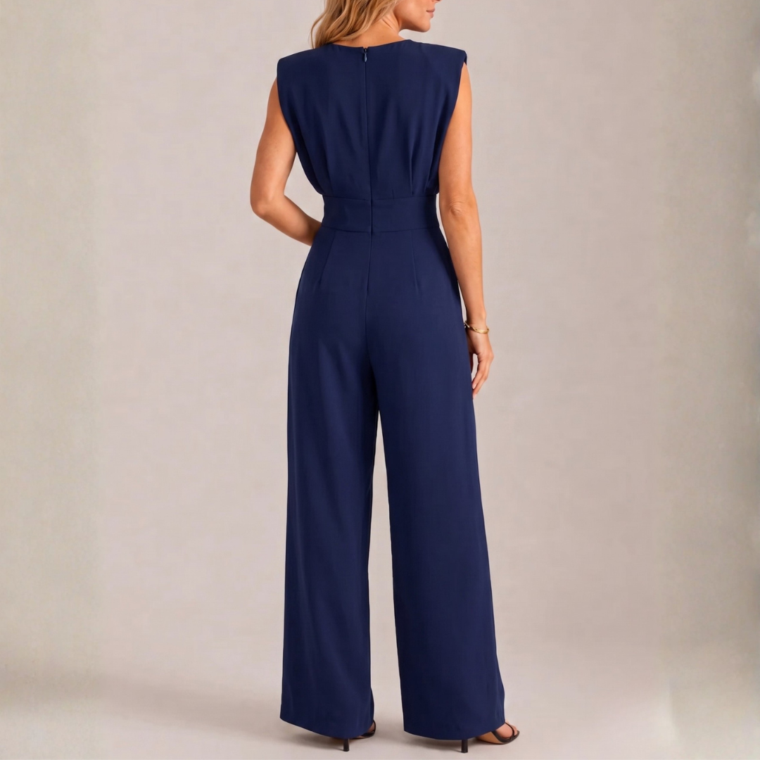 Combinaison femme bleu marine vue de côté, coupe fluide taille haute