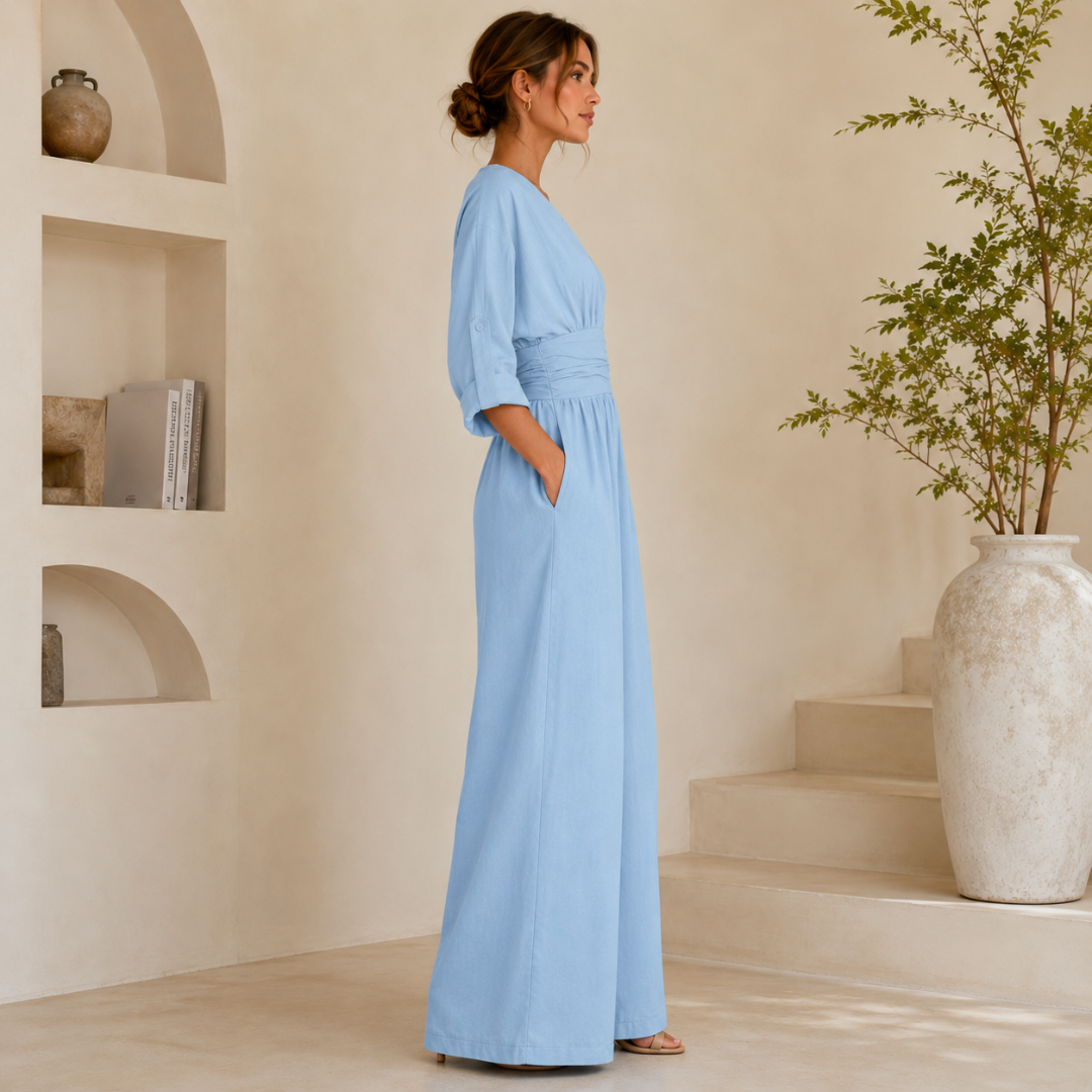 Combinaison femme bleu clair, vue de dos, silhouette longue et fluide