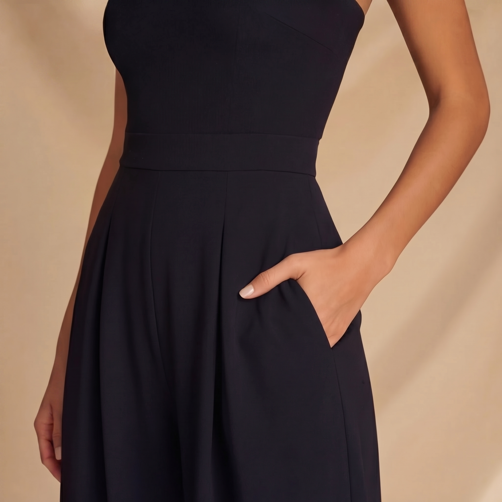 Combinaison femme fluide noir coupe palazzo profil droit