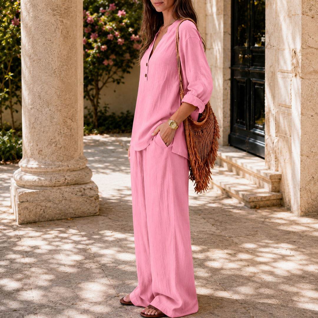 Ensemble Clara rose, blouse fluide avec boutons et pantalon wide-leg, vue rapprochée