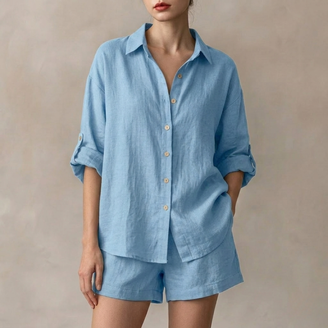 Ensemble femme chemise oversize et short coordonné bleu clair, vue de face