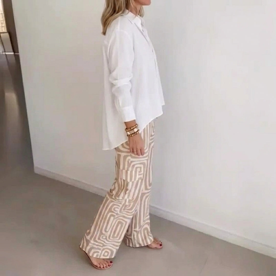 Ensemble coordonné femme pantalon large imprimé beige et crème, vue de dos trois quarts