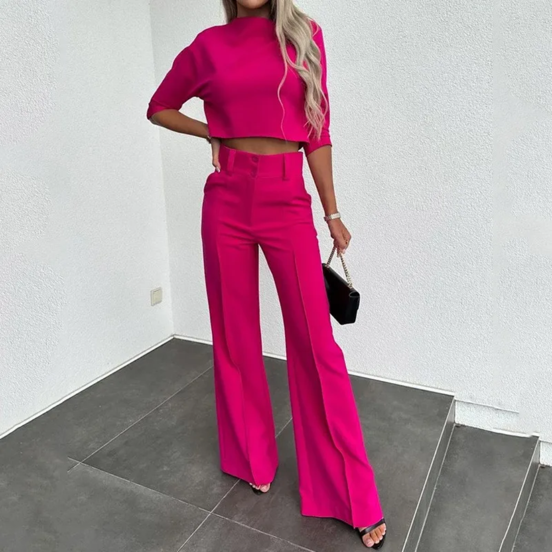 Ensemble femme rose vue de dos, pantalon large taille haute et crop top