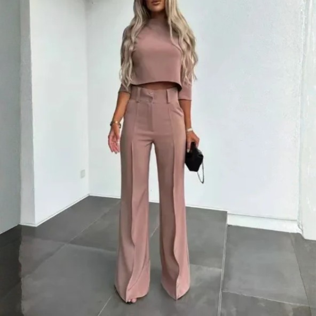 Ensemble femme rose nude vue de dos, pantalon large taille haute et crop top