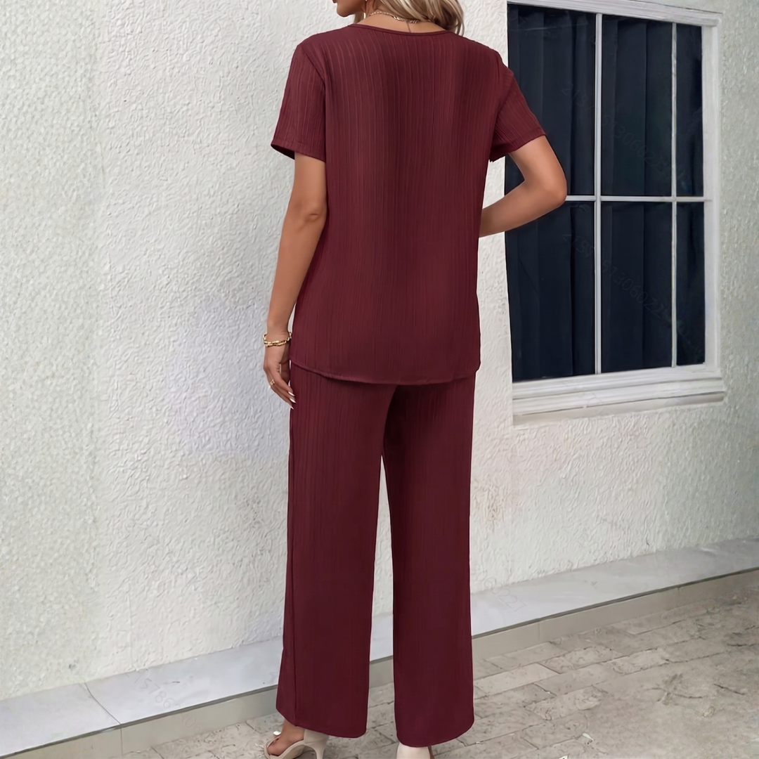 Ensemble femme rouge deux pièces, détail bas du pantalon fluide