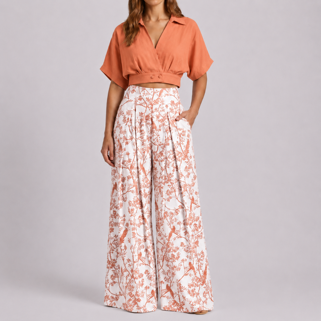 Ensemble deux pièces orange, top court et pantalon large à motif floral et oiseaux