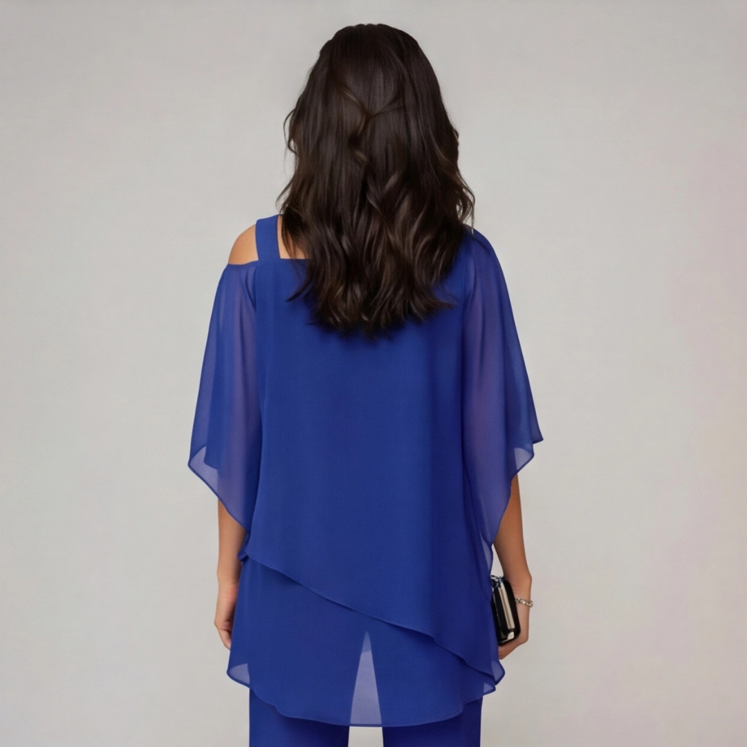 Ensemble Mariella bleu, détail du col carré et voile asymétrique