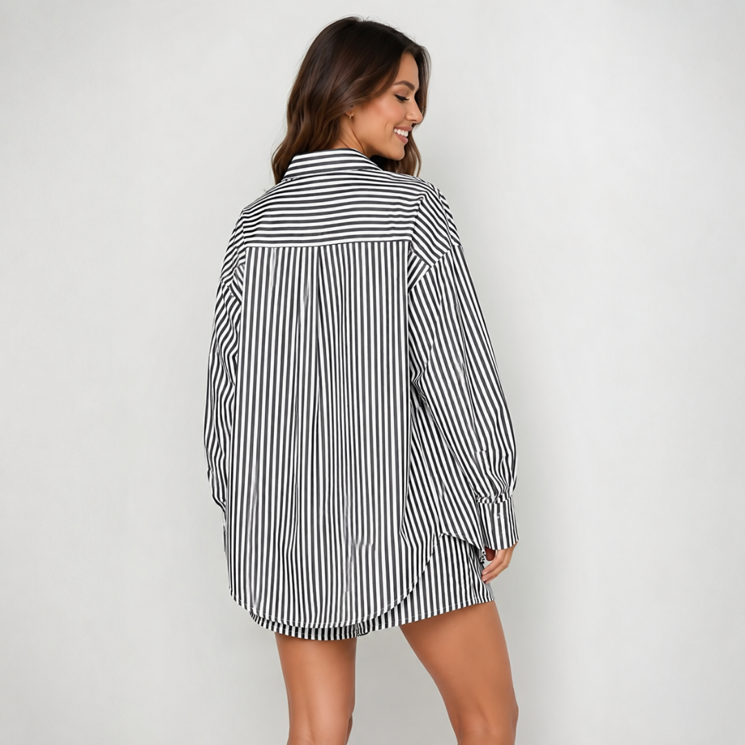 Chemise oversize noire rayée manches longues portée de dos
