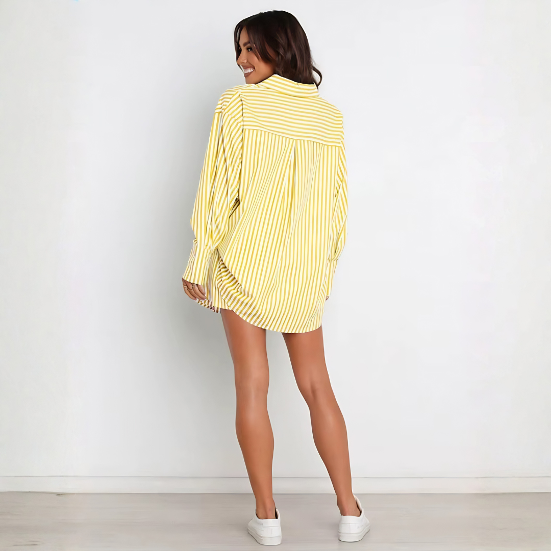 Ensemble Tiara rayé jaune, chemise manches longues et short, vue de dos