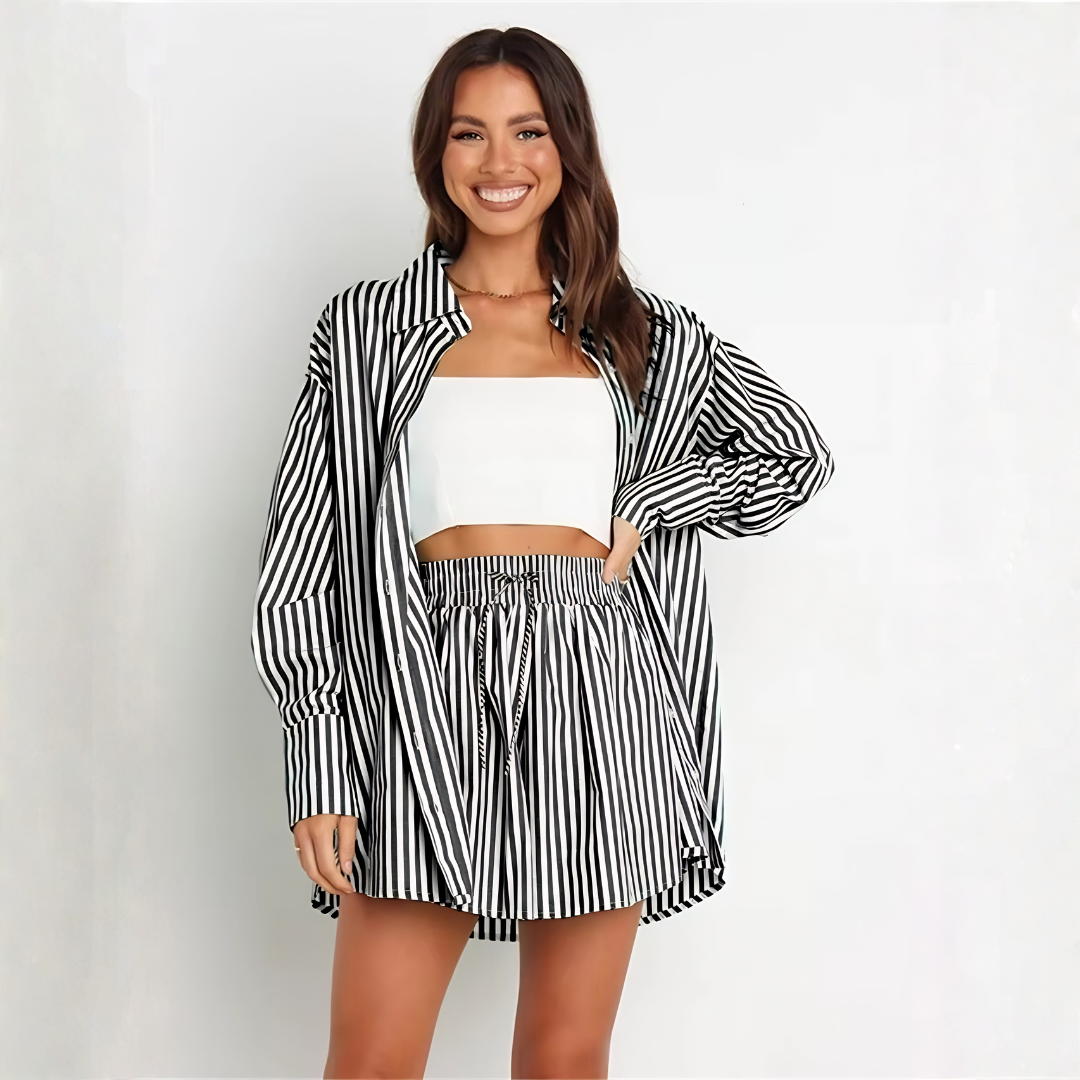 Ensemble deux pièces rayé noir et blanc, chemise oversize et short, vue de face