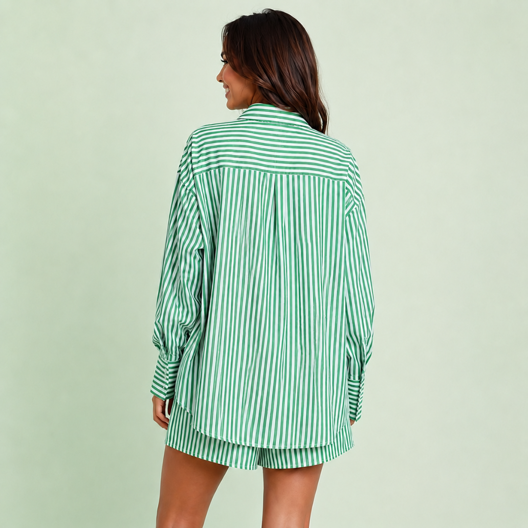Chemise oversize verte rayée manches longues portée de dos