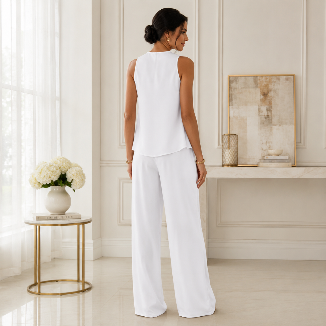 Dos de l'ensemble blanc, top évasé sans manches et pantalon large au tombé droit