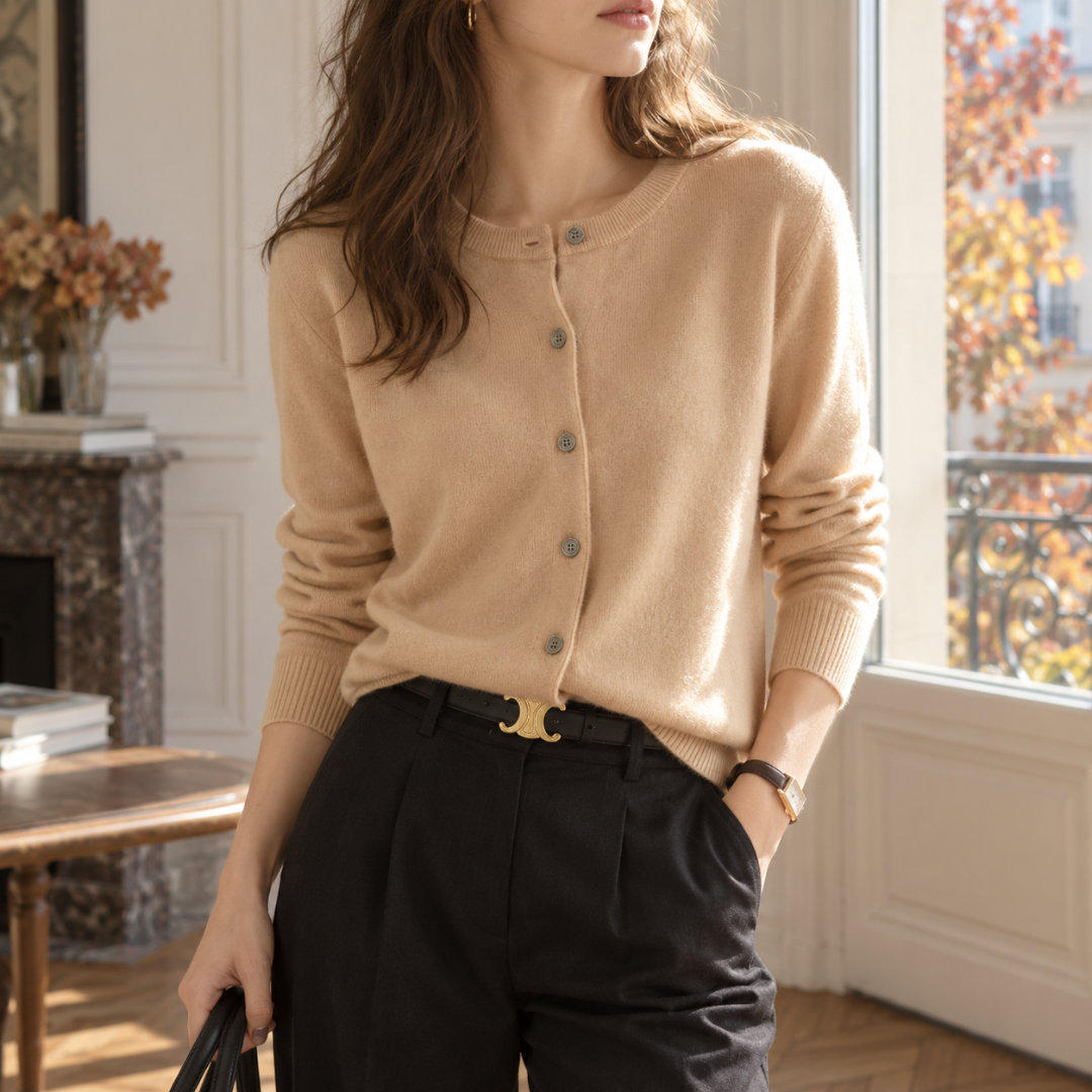 Gilet femme abricot en maille fine, boutons devant et poignets côtelés