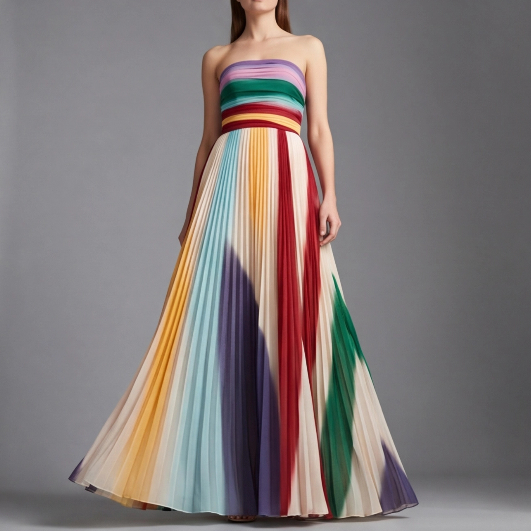 Détail robe longue femme multicolore sans bretelles, tissu fluide bohème
