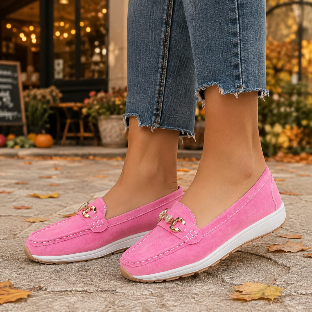 Mocassins roses à surpiqûres contrastées et semelle blanche légèrement compensée