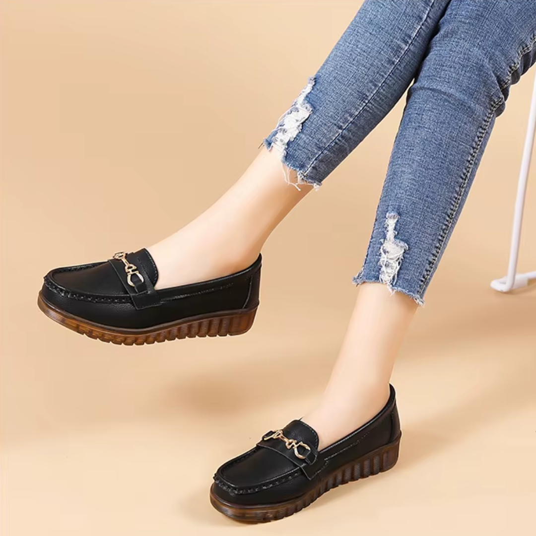 Mocassins noirs vue de dessus, semelle plateforme visible