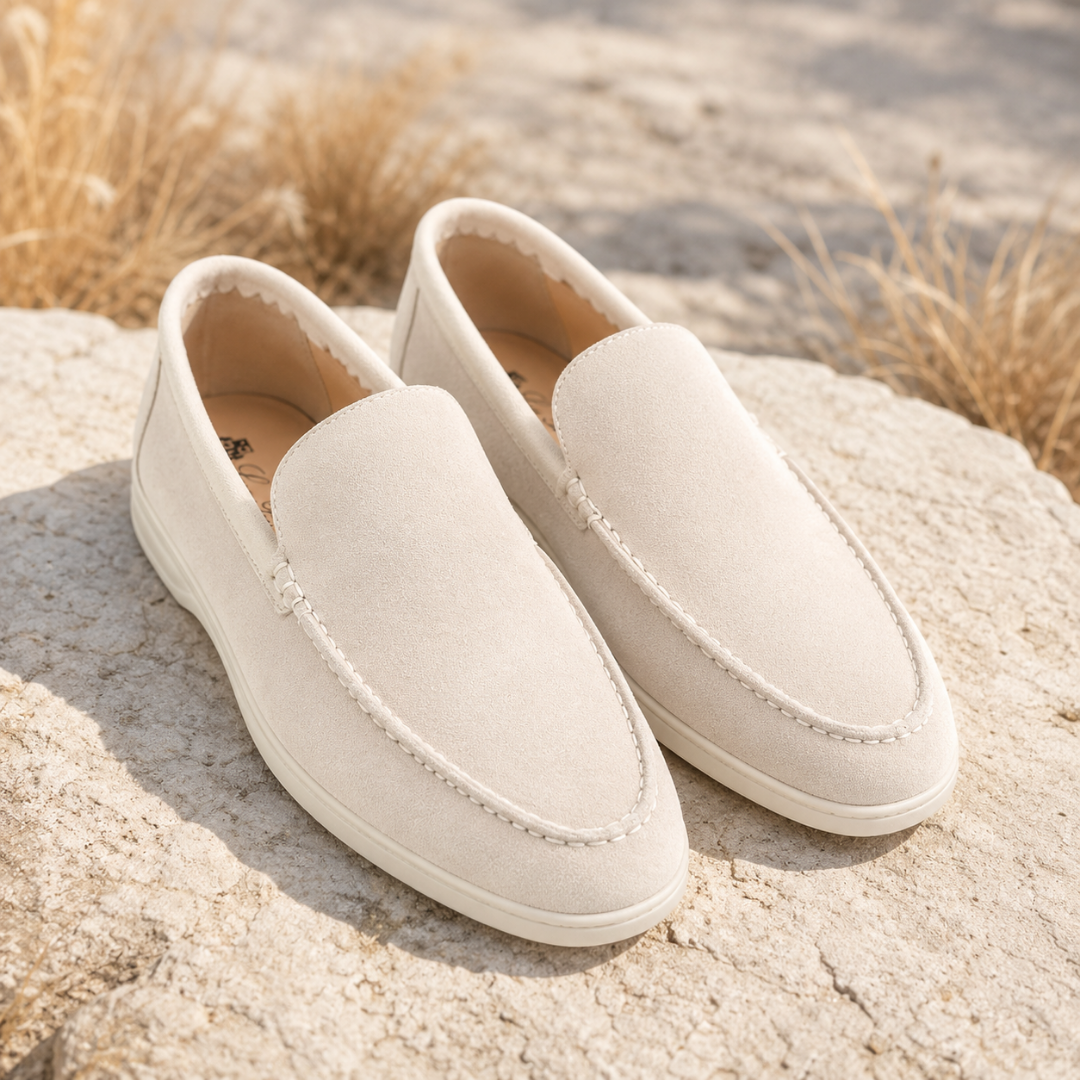 Mocassins homme blancs à enfiler avec surpiqûres claires et semelle blanche assortie