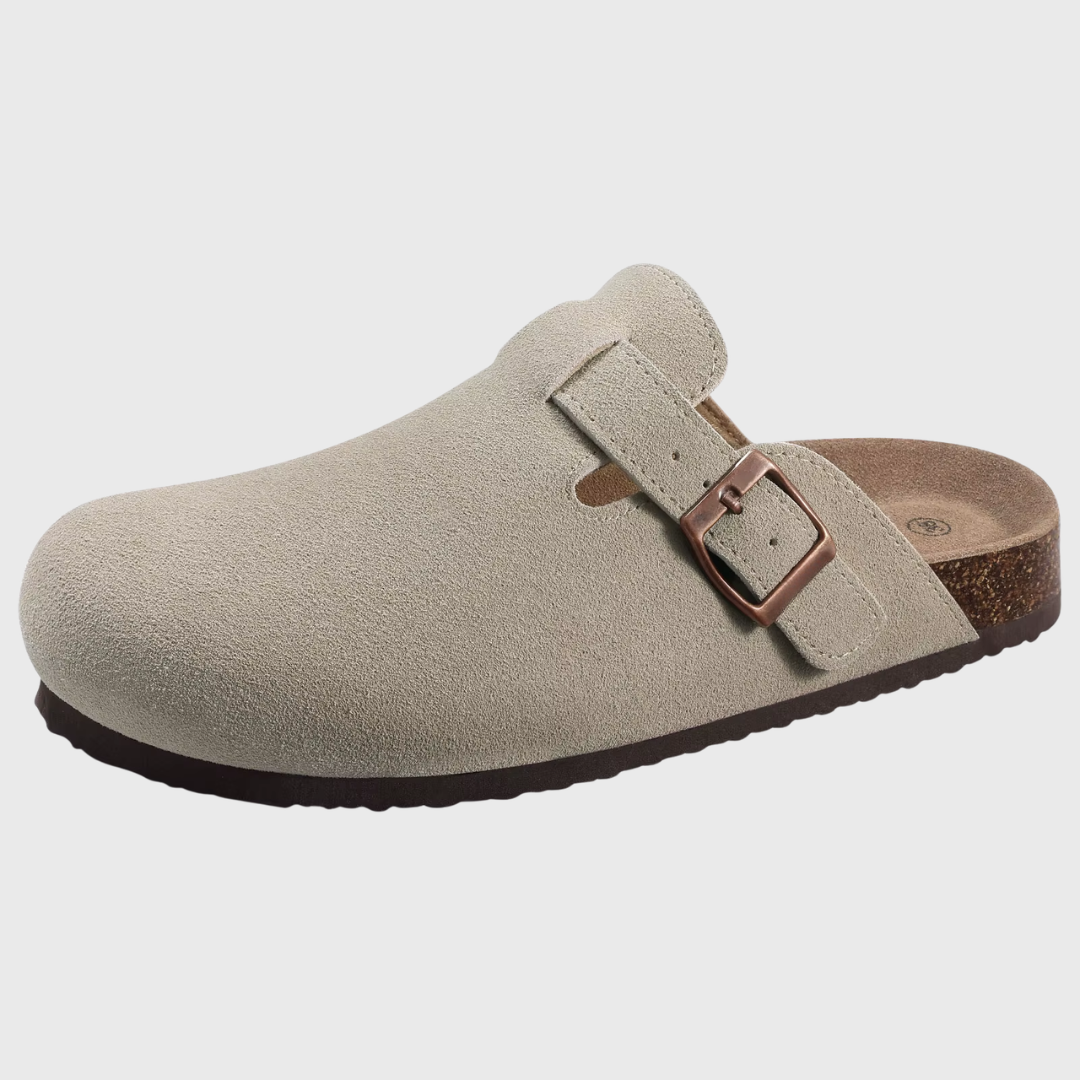 Mule bout fermé coloris gris en suédine, boucle dorée