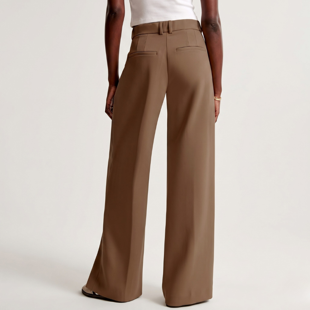 Pantalon fluide camel, détail longueur jambe large
