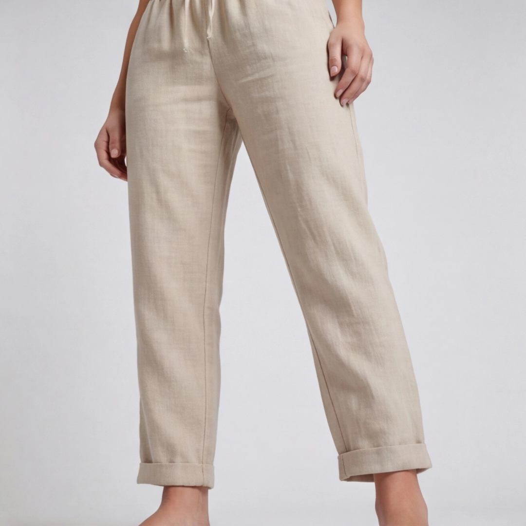 Pantalon lin beige détail revers et tombé du tissu