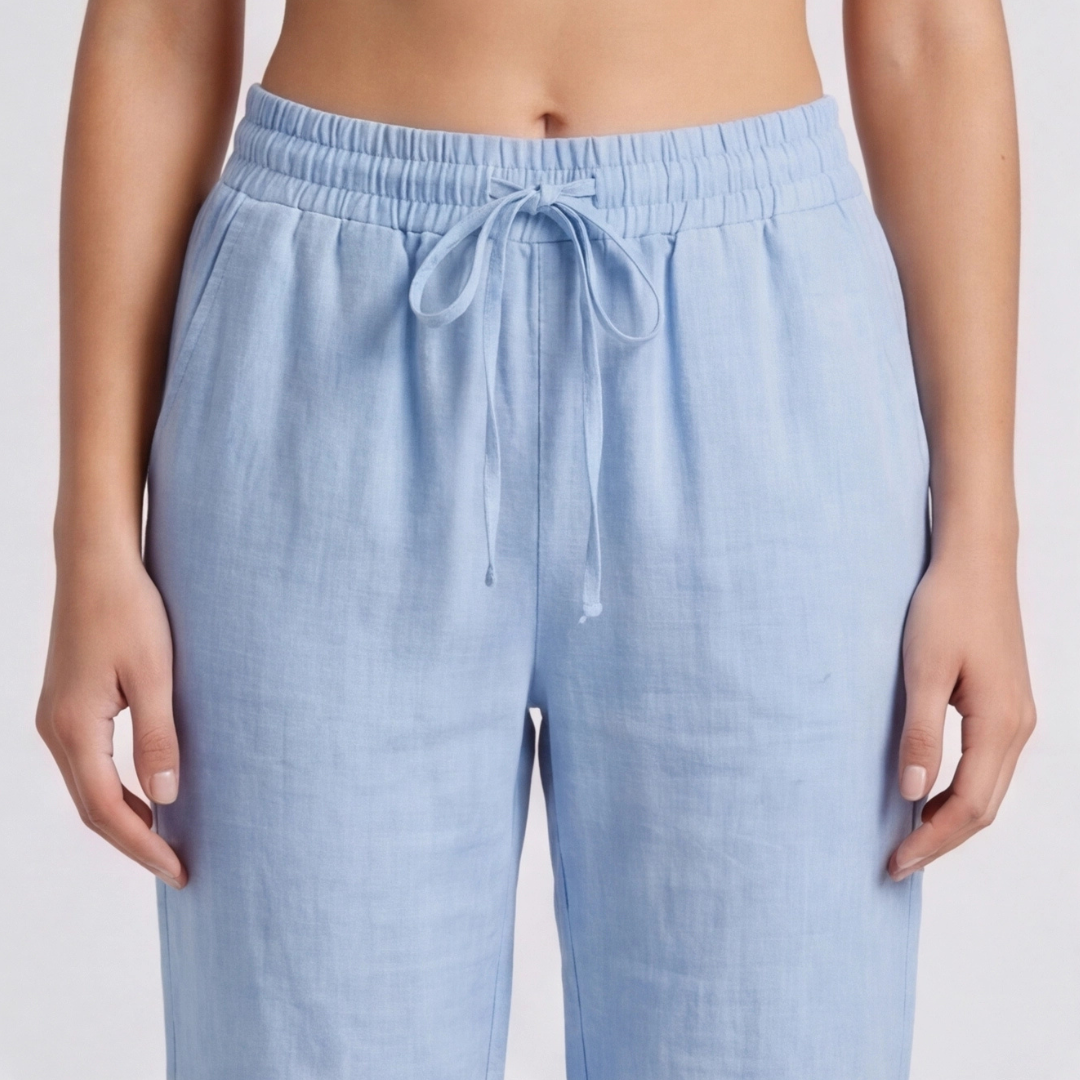 Pantalon lin bleu vue de face coupe droite avec revers