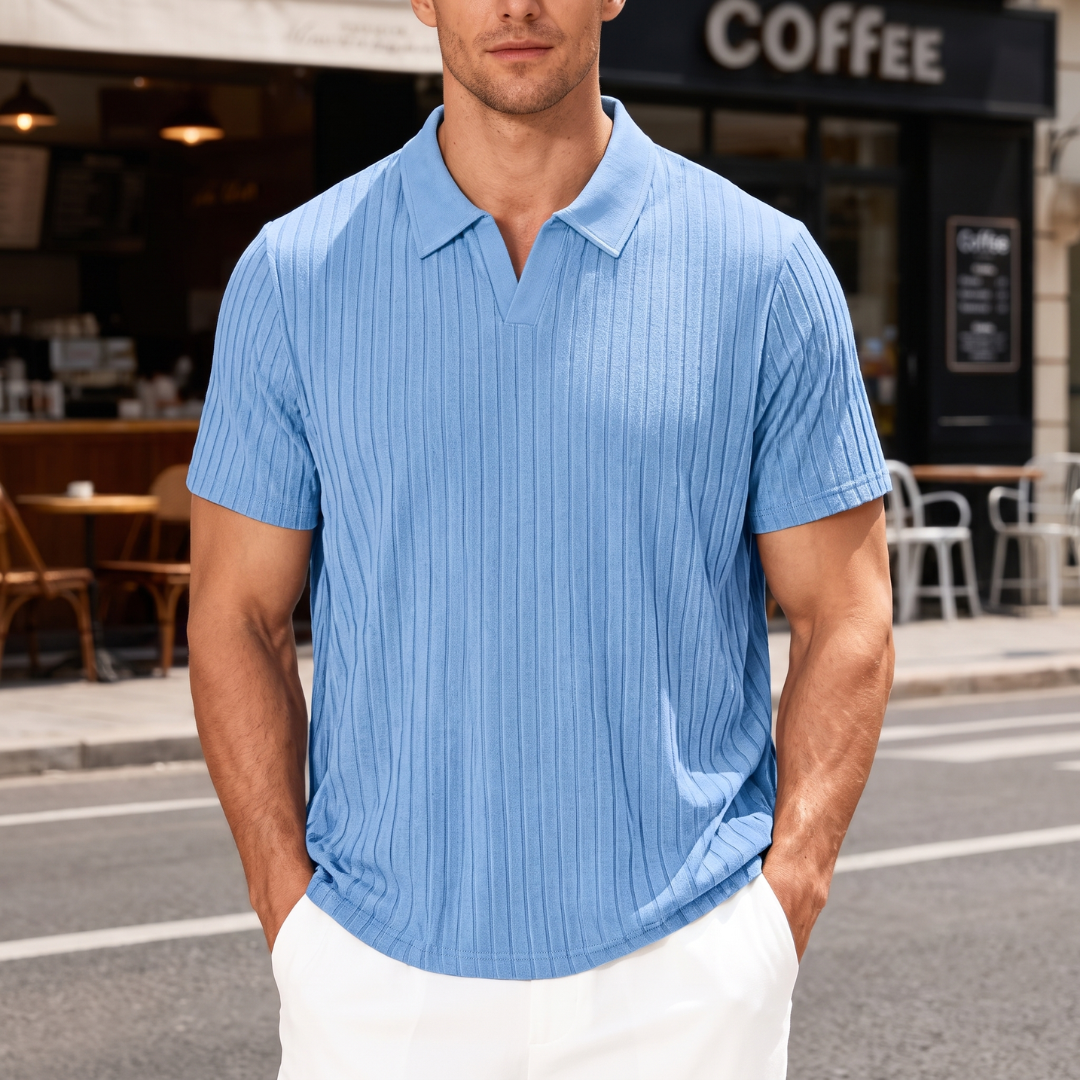 Polo homme col V ouvert texturé en bleu clair, vue de face