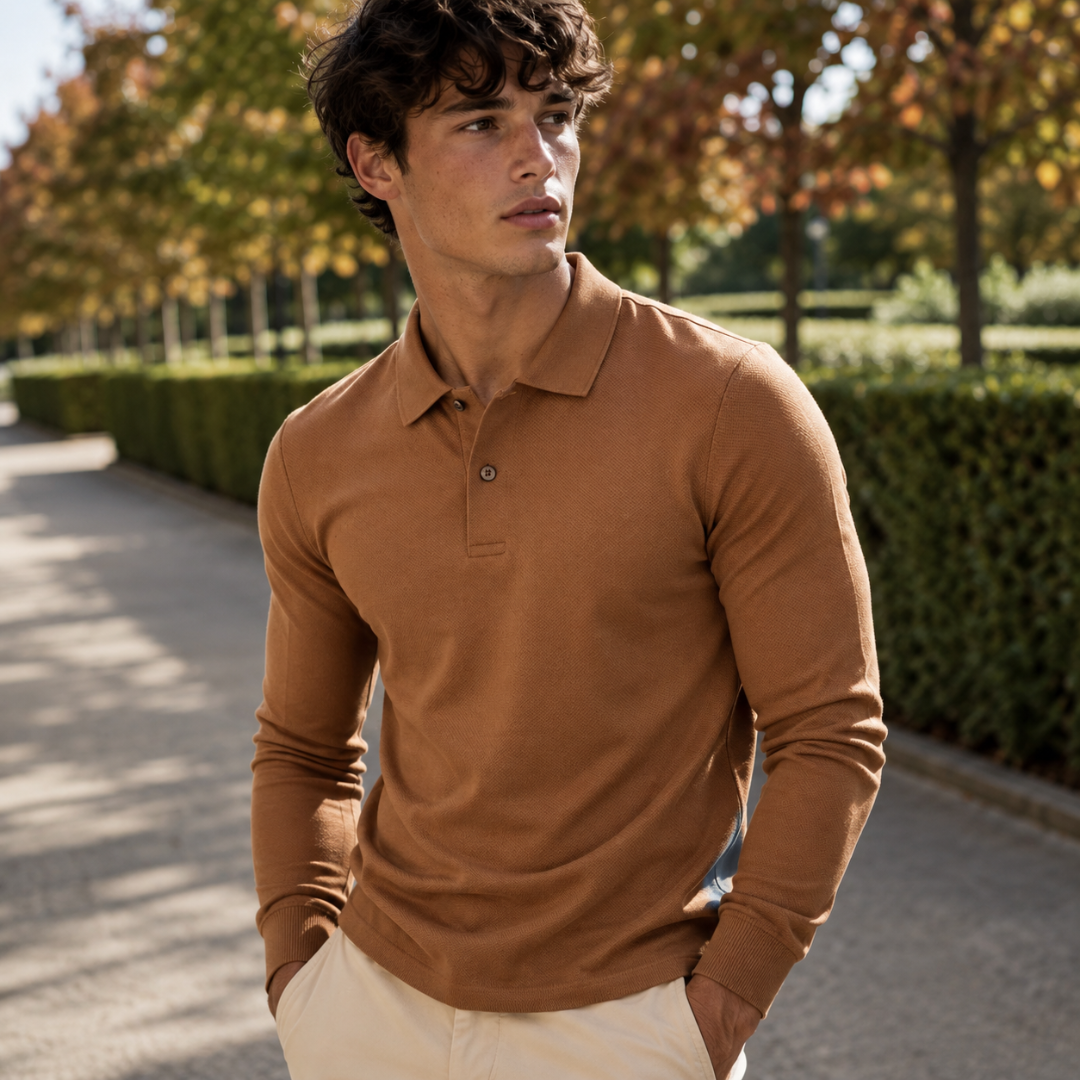 Polo homme café caramel en maille, col à pointes et poignets côtelés
