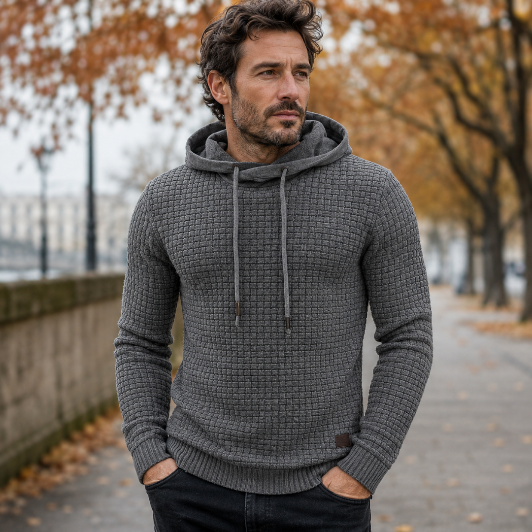 Pull homme gris foncé à capuche avec cordon de serrage et poignets côtelés, vue de face